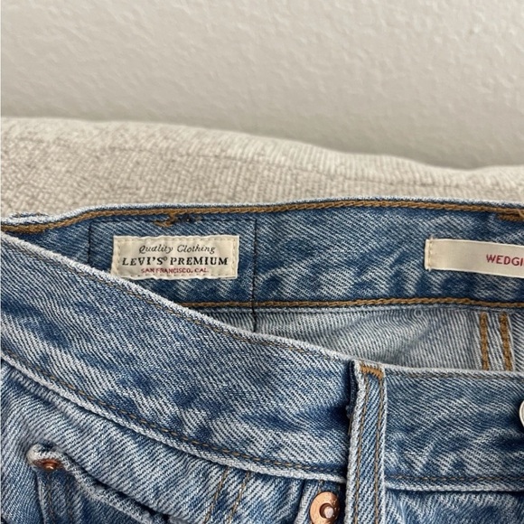 Levi's Premium Light Blue Distressed Wedgie Jeans - Picture 5 of 7
